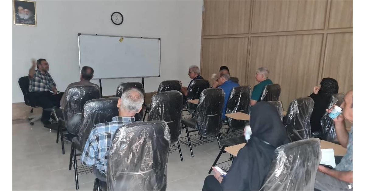 کارگاه آموزشی «ارتباط مؤثر در سالمندی» در خانه امید محلات برگزار شد