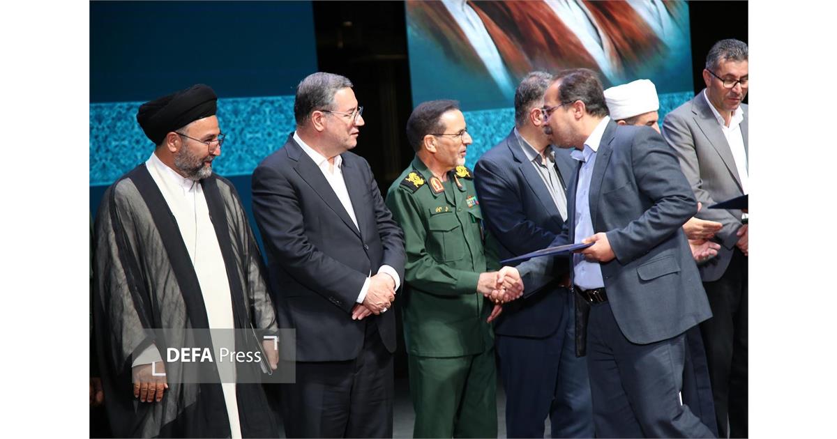 تجلیل از خدمتگزاران منتخب در جلسه شورای اداری آذربایجان‌غربی