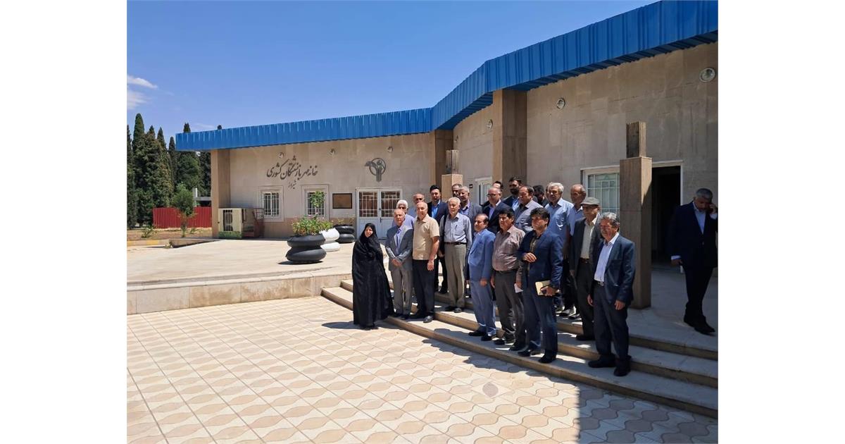 نشست صمیمی دکتر ازوجی مدیرعامل صندوق بازنشستگی با کانون‌های بازنشستگان کشوری استان فارس