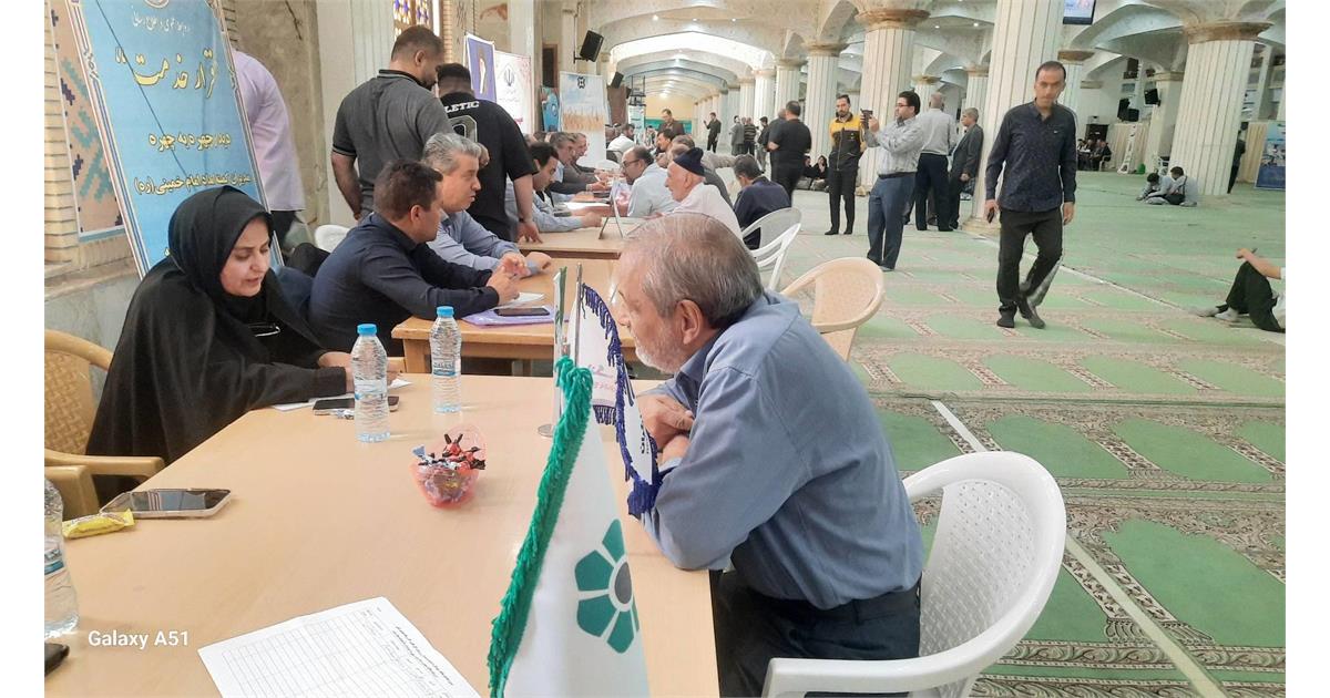 برپایی میز خدمت در مصلی امام خمینی (ره) تبریز