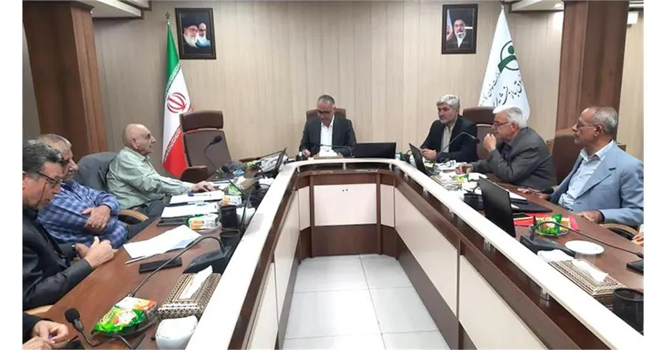 نشست هماندیشی تعدادی از کانون‌های بازنشستگان آموزش و پرورش با مدیرعامل صندوق بازنشستگی کشوری/ افزایش سقف اعتبار خرید از فروشگاه‌های دیلیمارکت و تارا به‌زودی